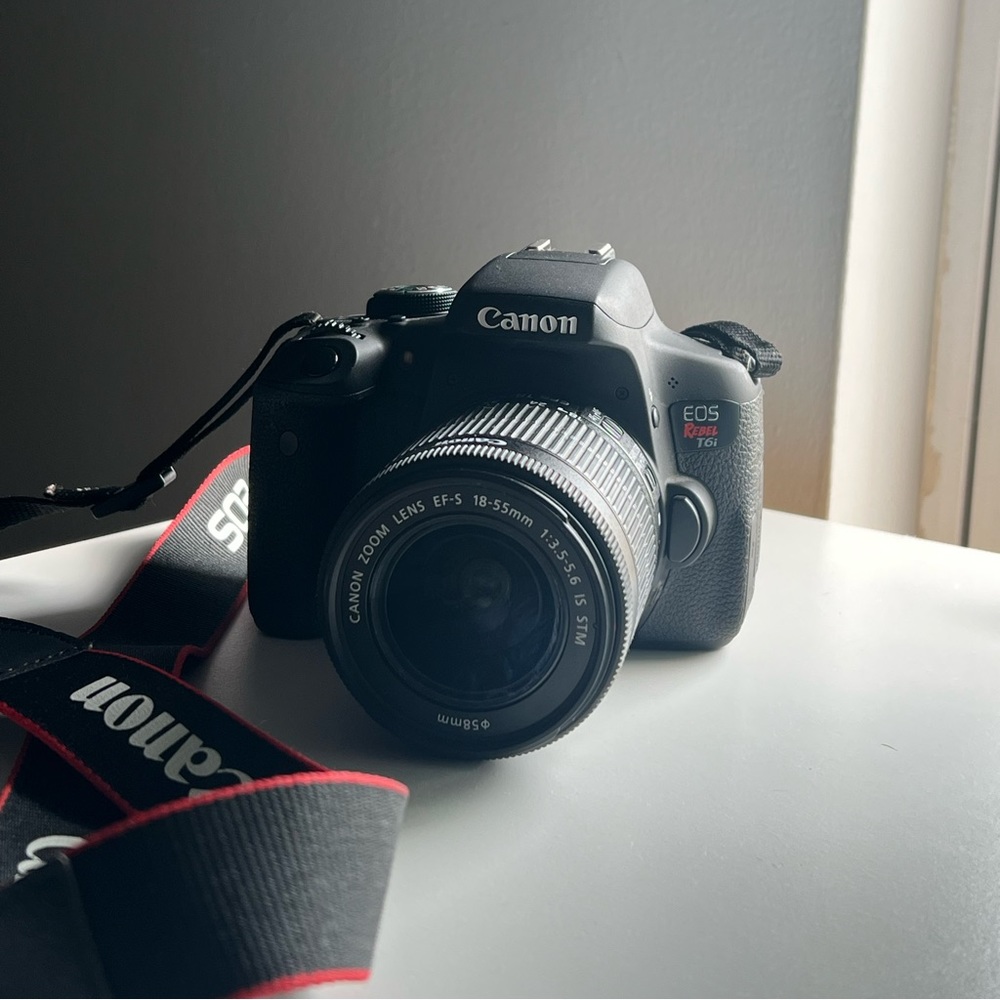 Canon EOS Rebel T6i